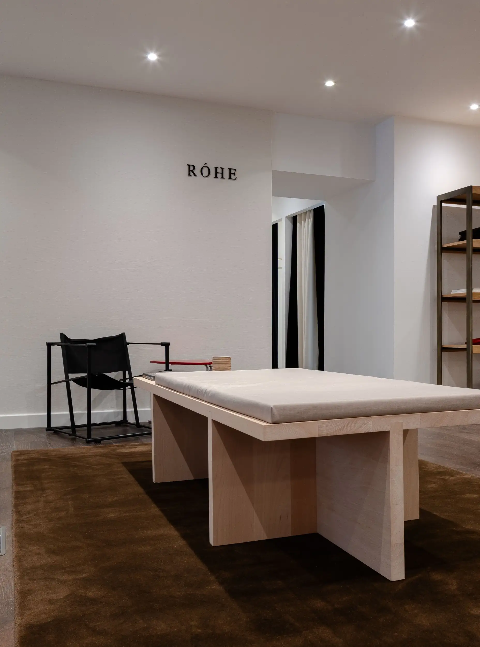 Róhe, Harvey Nichols, photograph 6 of 21